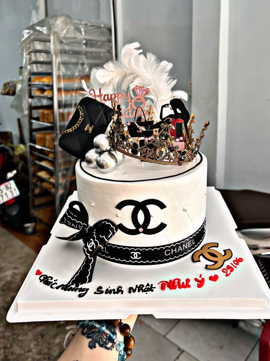 Bánh sinh nhật hình chiếc túi xách Chanel sang chảnh  Bánh Thiên Thần   Chuyên nhận đặt bánh sinh nhật theo mẫu